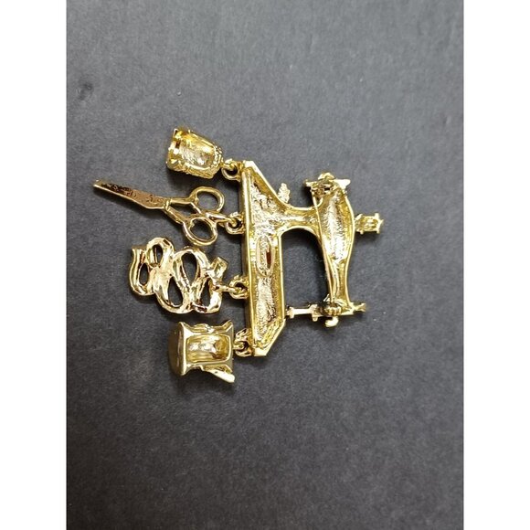 Vintage Danecraft Black/Gold Sewing Machine Brooch/Pin With Charms - Picture 6 of 11
